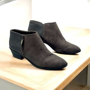 Simply Vera Vera Wang Ankle Boots, grey suede & leather side zip size 10M